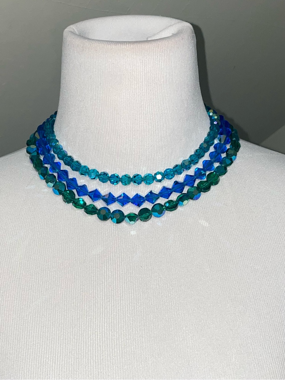 Vintage 1960a Layered Teal & Blue Beaded Necklace